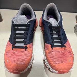 On running cloud sneakers